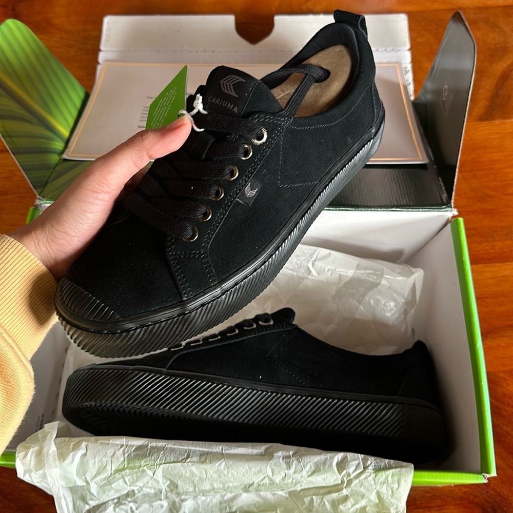 Brand new Cariuma black sneakers